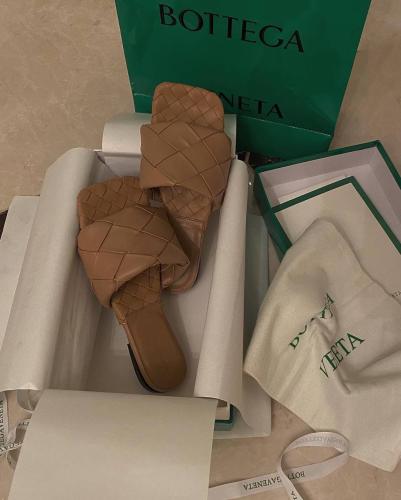 Bottega Veneta Beige Leather Lido Slide Flats