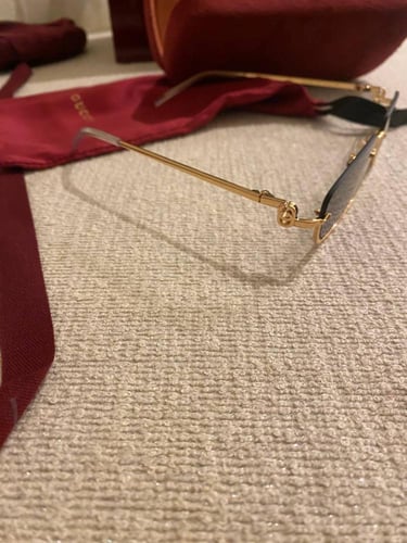 Gucci – Rimless Square Sunglasses (Gold Frame / Bl...