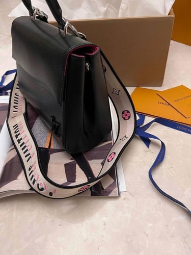 Louis Vuitton Twist PM – Black Epi Leather