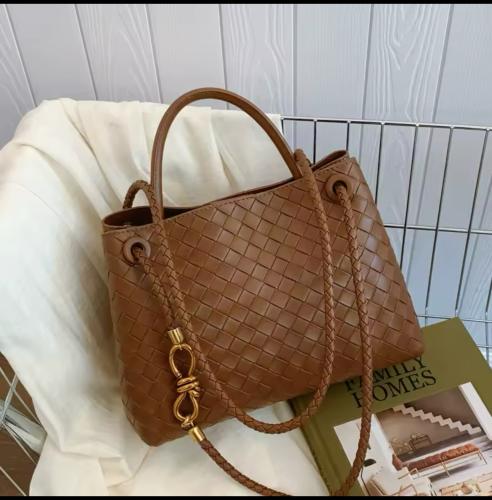 حقيبة بوتيقا