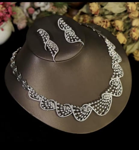 مجوهرات أنيقة أوروبية