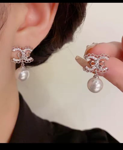 مجموعة أقراط علامة تجارية