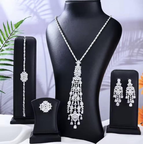 مجوهرات أنيقة أوروبية