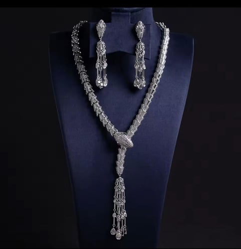 عقد زركون برأس أفعى ماركة عالمية