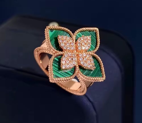 أساور روبرت كوين