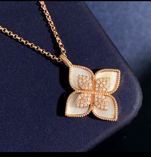 أساور روبرت كوين