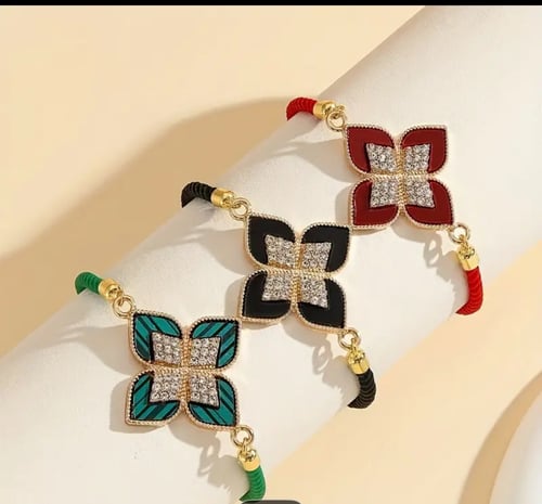 أساور روبرت كوين