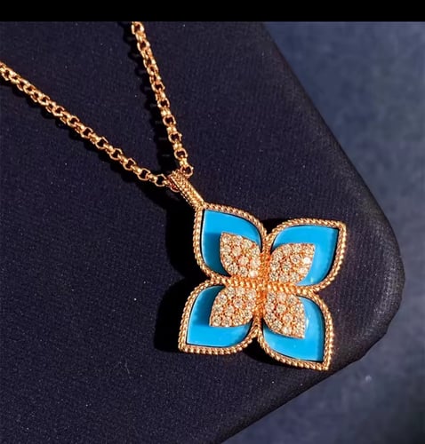 أساور روبرت كوين