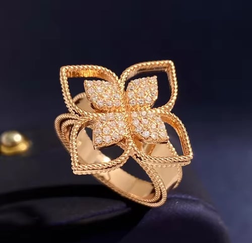 أساور روبرت كوين