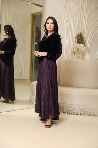 فستان بتصميم عصري بمكس خامات فاخره مخمل حرير بيور...