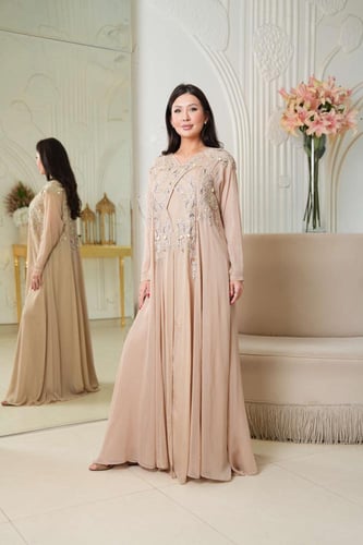 جلابيه مناسبات لاطلاله عصريه بخامه لاميه مشغول تطر...