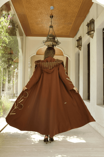 فروه -عبايه ستايل بتصميم عصري راقي بخامة الجوخ الف...