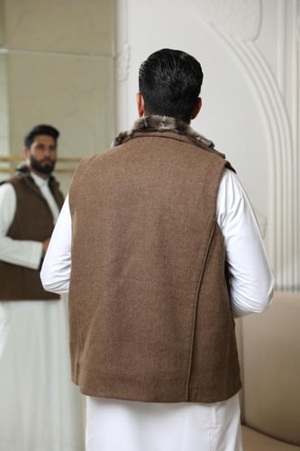 فيست رسمي بخامة كشمير فاخر اللون كوفي مبطن بفرو أر...