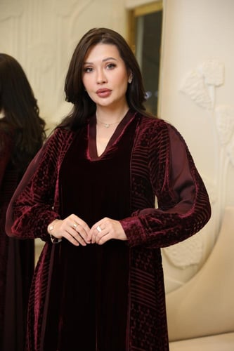 جلابيه مناسبات لاطلاله راقيه بخامه مخمل حرير مقلم...