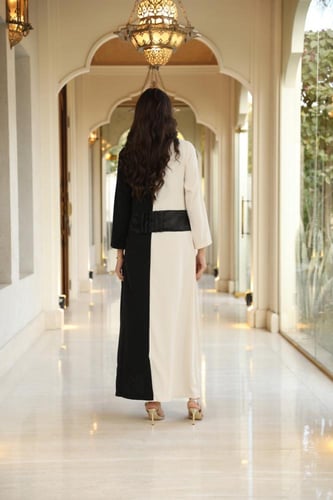 جلابيه لاطلاله جذابه بخامة كريب ناعم بلونين اسود و...