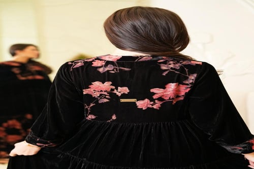 جلابيه مناسبات لاطلاله راقيه بخامه مخمل حرير بطبعا...