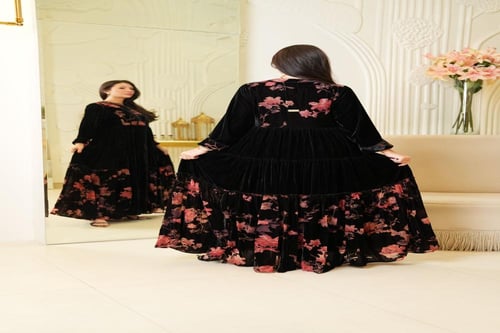 جلابيه مناسبات لاطلاله راقيه بخامه مخمل حرير بطبعا...