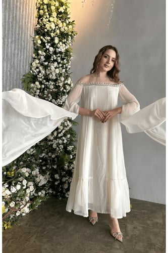 جلابية مناسبات بتصميم اكمام كيب لاطلاله راقيه بالل...