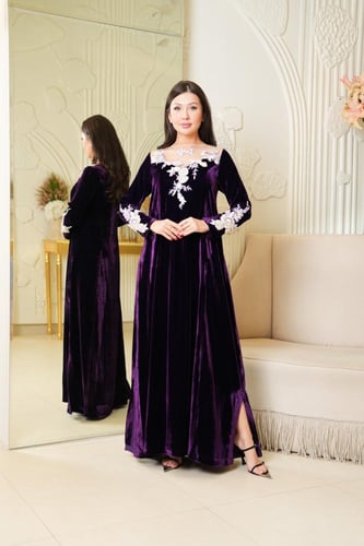 جلابية مناسبات لاطلاله راقيه بخامة مخمل حرير مشغول...