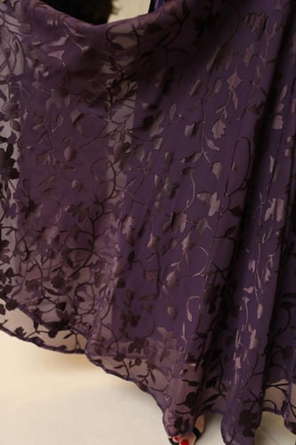 فستان بتصميم عصري بمكس خامات فاخره مخمل حرير بيور...