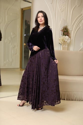 فستان بتصميم عصري بمكس خامات فاخره مخمل حرير بيور...