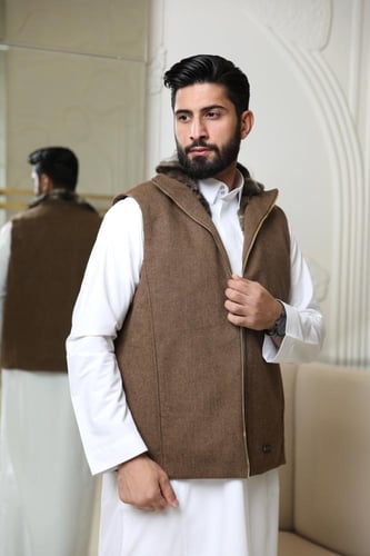 فيست رسمي بخامة كشمير فاخر اللون كوفي مبطن بفرو أر...