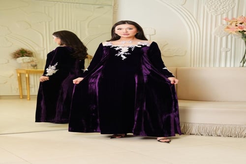 جلابية مناسبات لاطلاله راقيه بخامة مخمل حرير مشغول...