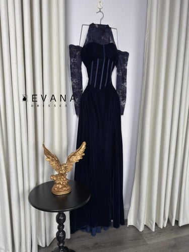 فستان كحلي مخمل على دانتيل