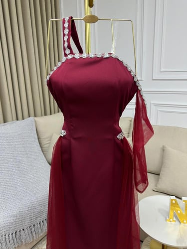 فستان عودي بكمام طويله