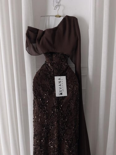 فستان بني سهره على شيفون