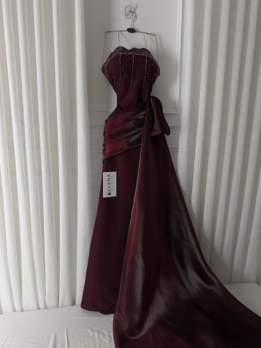 فستان برغندي مطرز