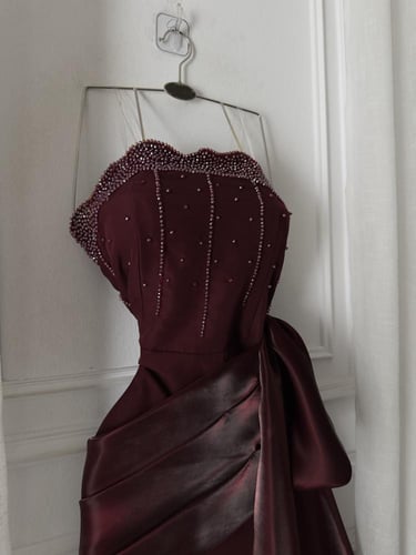 فستان برغندي مطرز