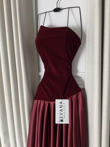 فستان عودي شموخه جوخ على تفته