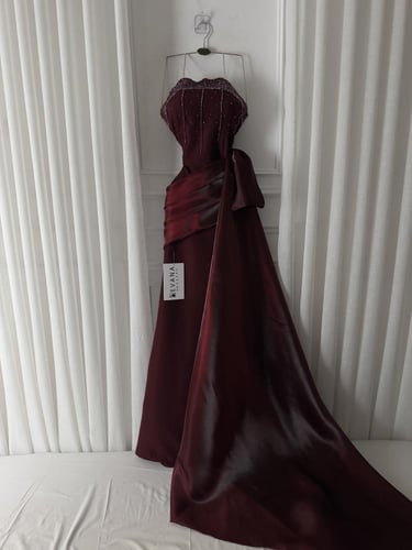 فستان برغندي مطرز