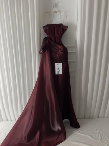 فستان برغندي مطرز