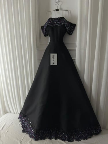 فستان اسود اوف شولدر مزين ورود