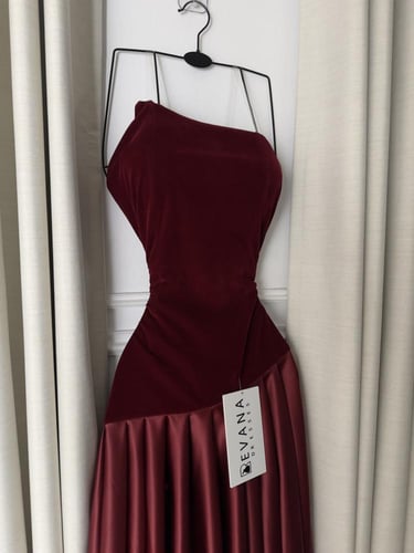 فستان عودي شموخه جوخ على تفته