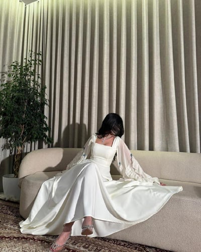 فستان اوفوايت ناعم بأكمام واسعه