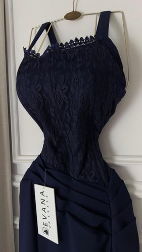 فستان كحلي ناعم