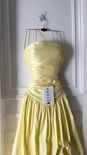 فستان أصفر فخم