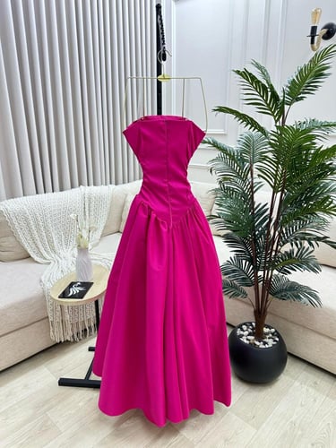 فستان وردي فخم