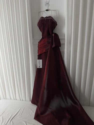 فستان برغندي مطرز