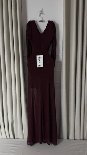 فستان كم طويل مطرز فصوص