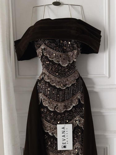 فستان اوف شولدر على ذيل جوخ