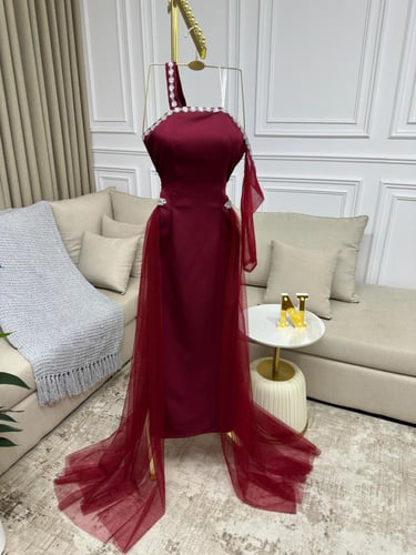 فستان عودي بكمام طويله