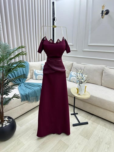 فستان عنابي سهره