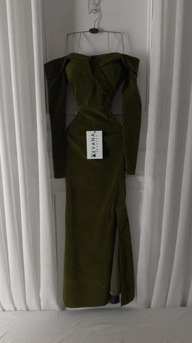 فستان زيتوني جوخ مزين فصوص