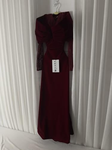 فستان عودي جوخ اكمام دانتيل