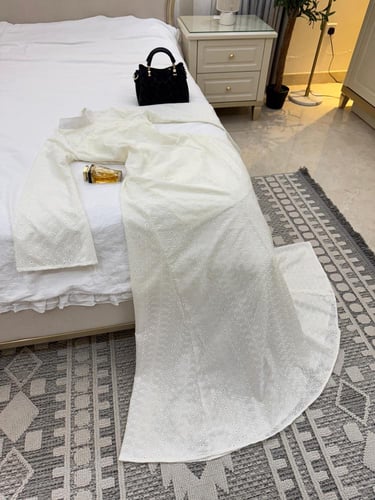 فستان ابيض طويل