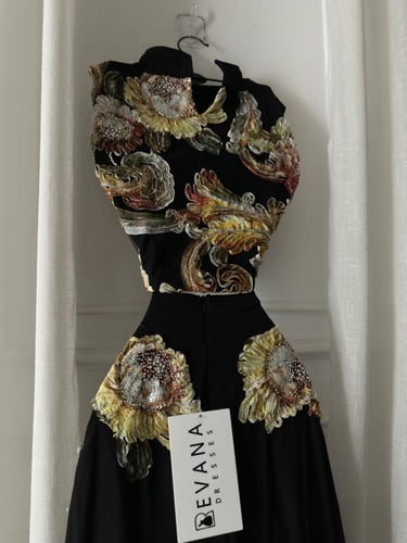 طقم اسود مشجر